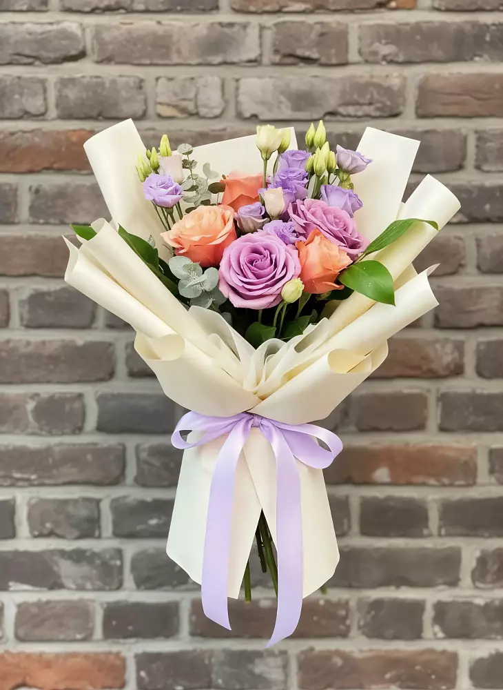 Букет цветов из: Лизиантусы и Розы в Клишино