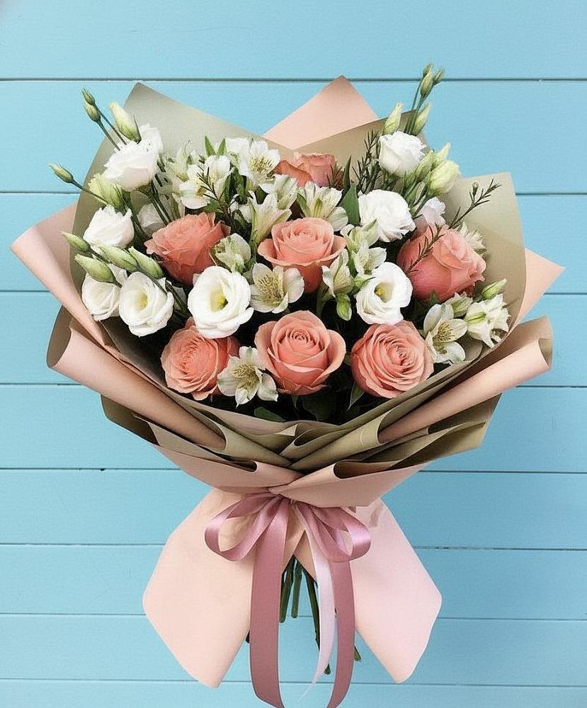 Букет цветов из: Розы, Альстромерии и Лизиантусы в Клишино