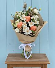 Букет цветов из:  Альстромерии, Лизиантусы, Розы и Хризантемы в Клишино