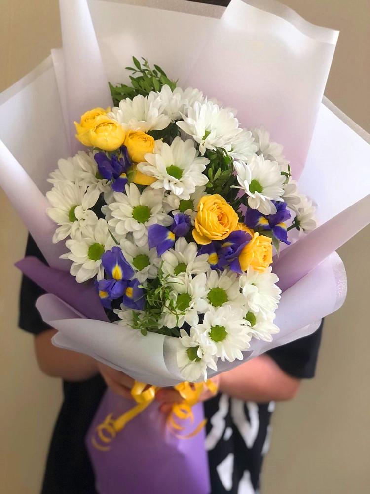 Букет цветов из: Ирисы, Хризантемы и Розы в Клишино