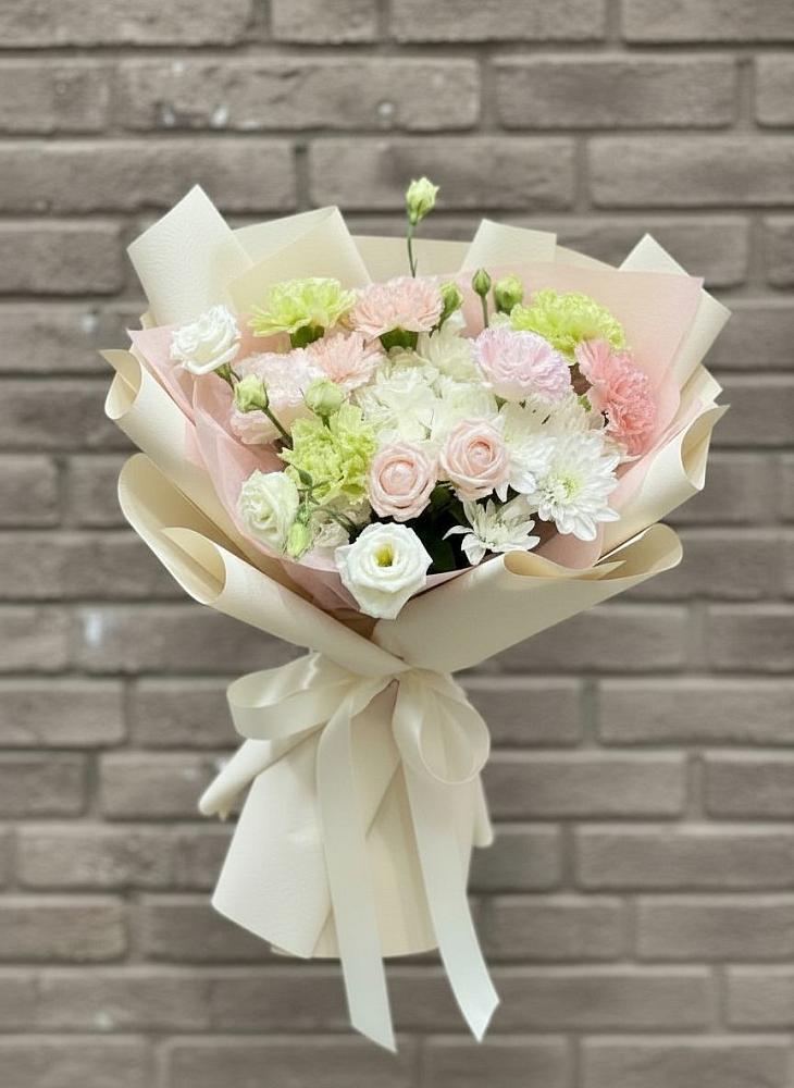 Букет цветов из: Гвоздики, Розы, Лизиантусы и Хризантемы в Клишино