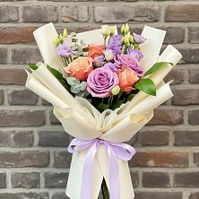 Букет цветов из:  Лизиантусы и Розы в Клишино