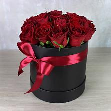 Цветочная композиция из Розы в шляпной коробке в Клишино